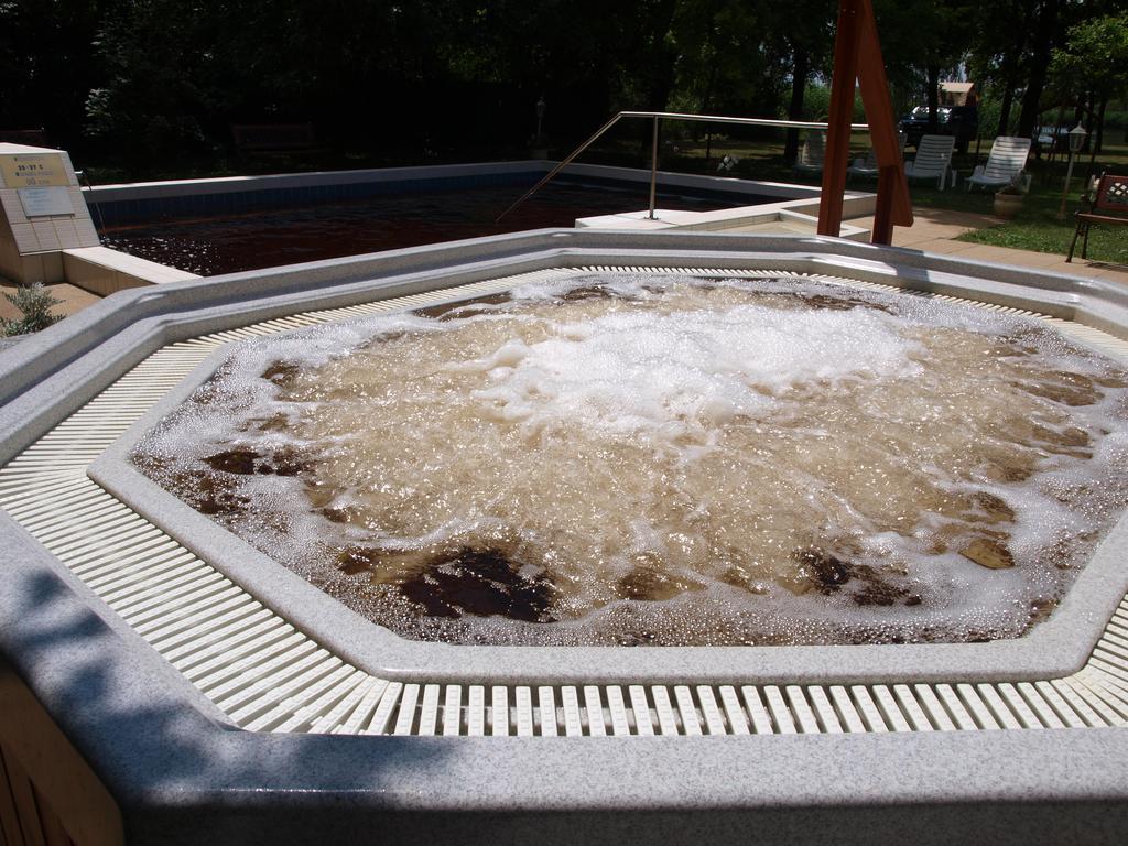 Arnyas Thermal Camping Es Ueduelopark Puspokladany Экстерьер фото