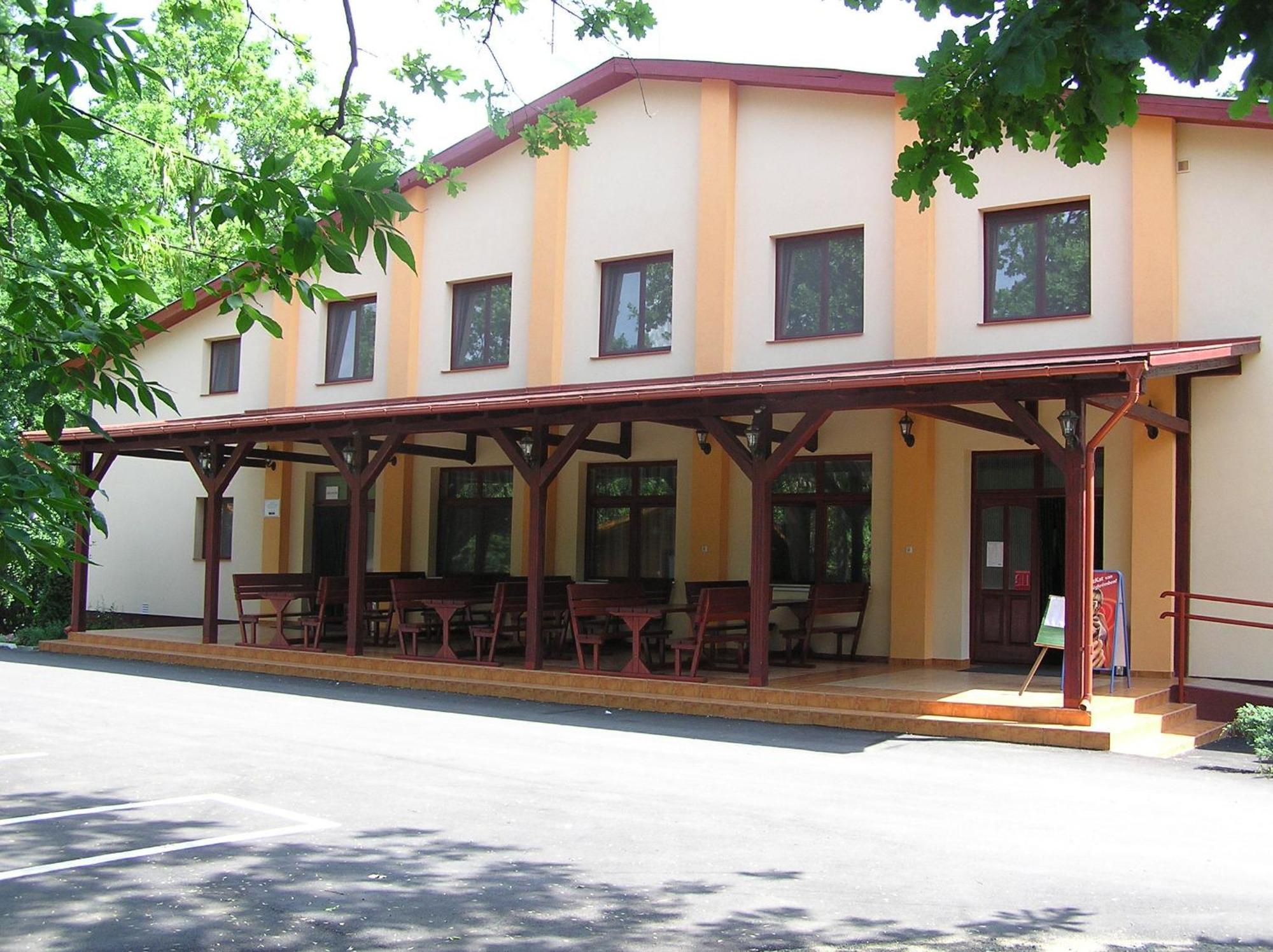 Arnyas Thermal Camping Es Ueduelopark Puspokladany Экстерьер фото