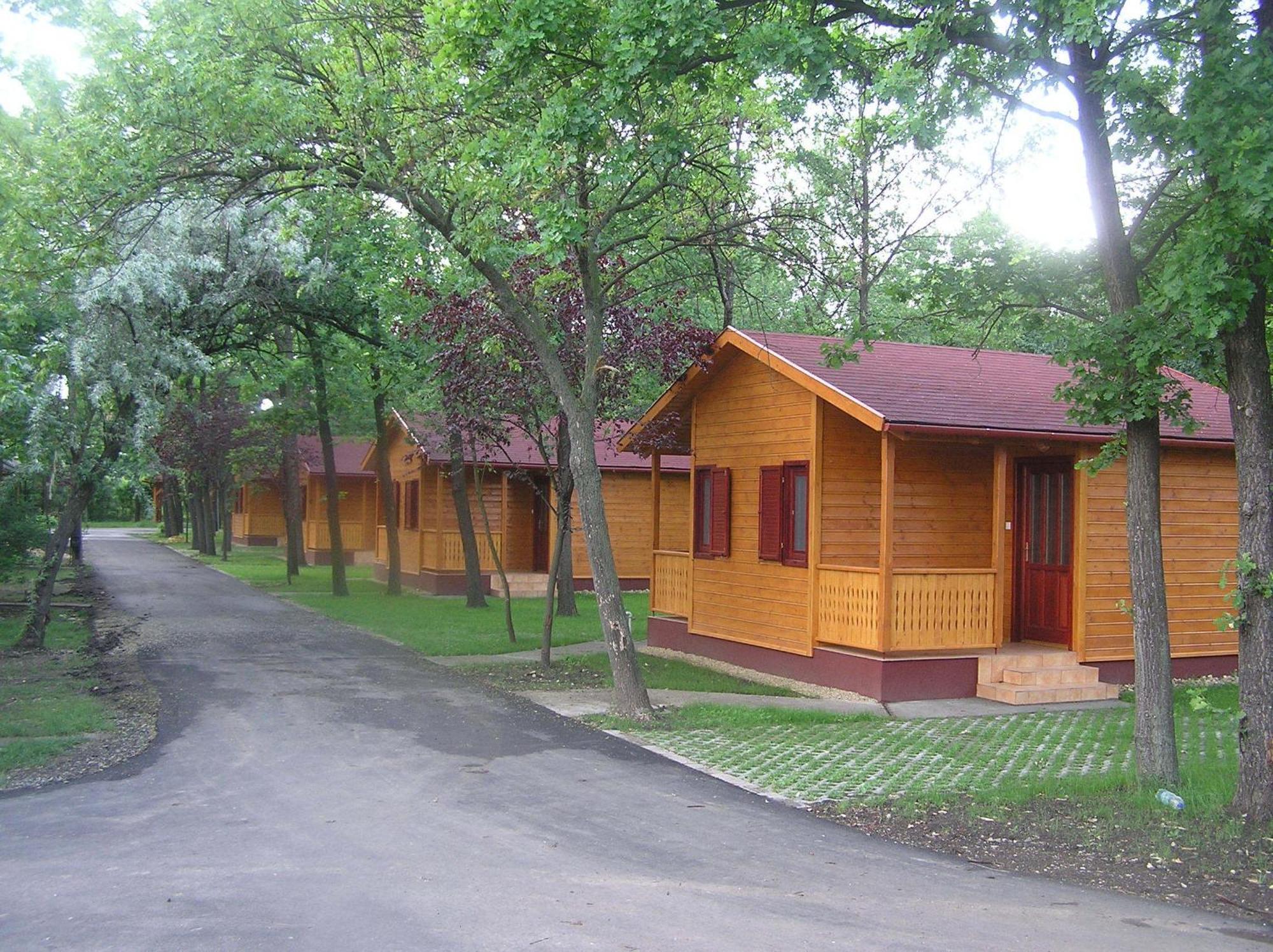 Arnyas Thermal Camping Es Ueduelopark Puspokladany Экстерьер фото