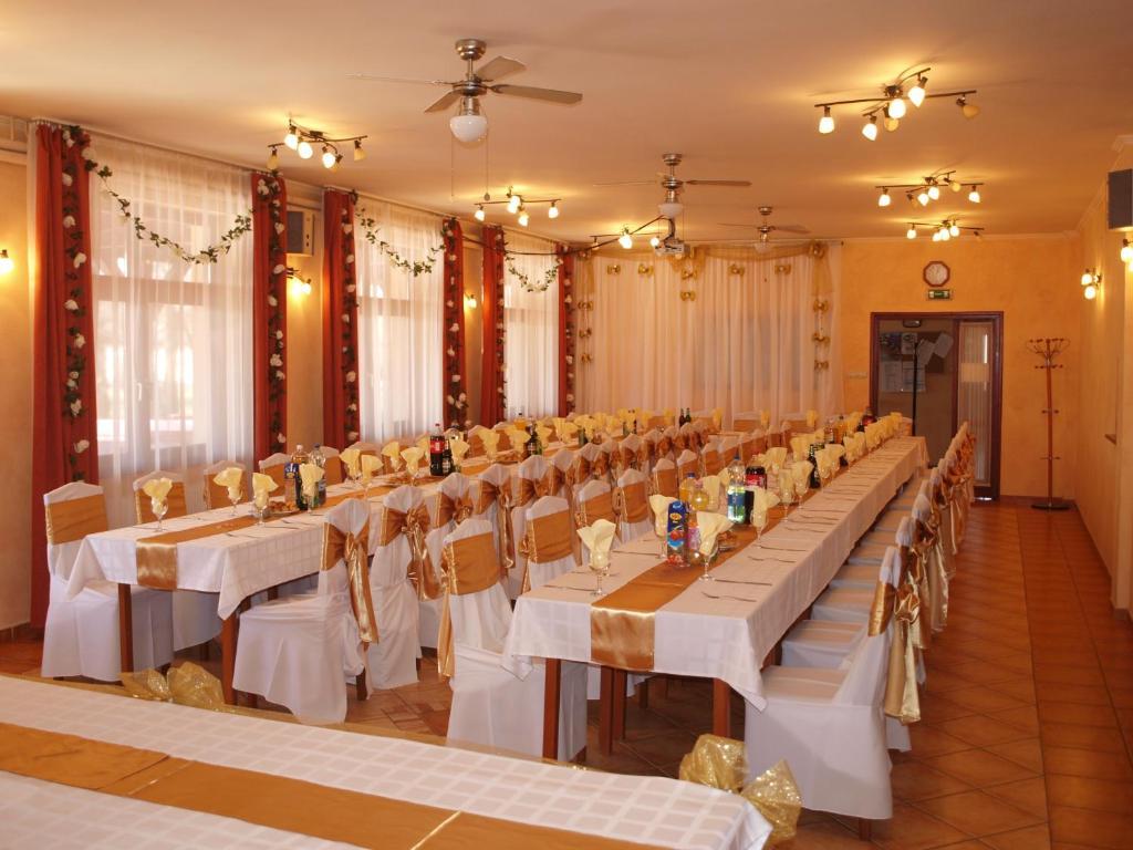 Arnyas Thermal Camping Es Ueduelopark Puspokladany Экстерьер фото